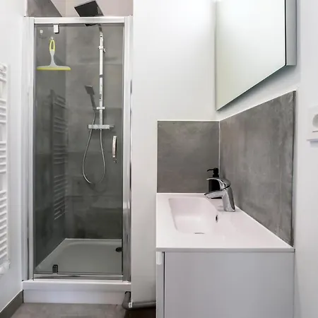 Appartement Cosy Proche Gares #2 *