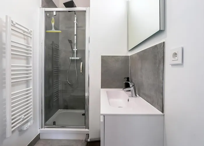 Apartment Cosy Proche Gares #2 *